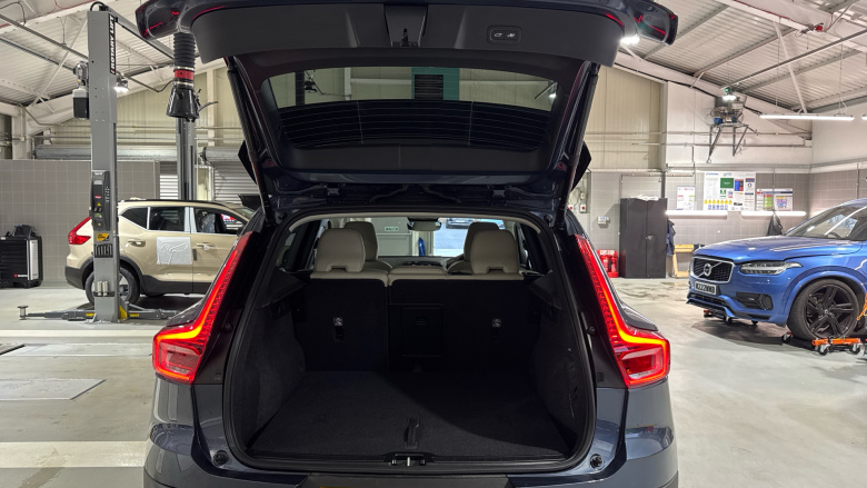 Volvo XC40 2.0 B4P Ultra Bright 5dr Auto Petrol Estate